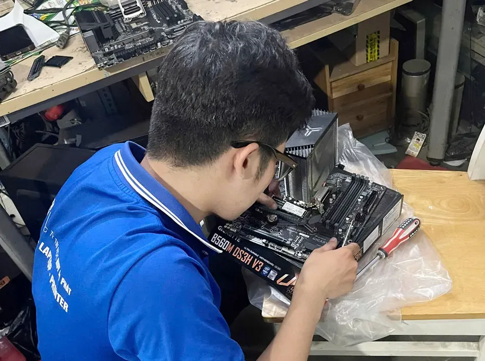 NhÃ¢n ViÃªn Ká»¹ Thuáº­t Sá»­a MÃ¡y TÃ­nh