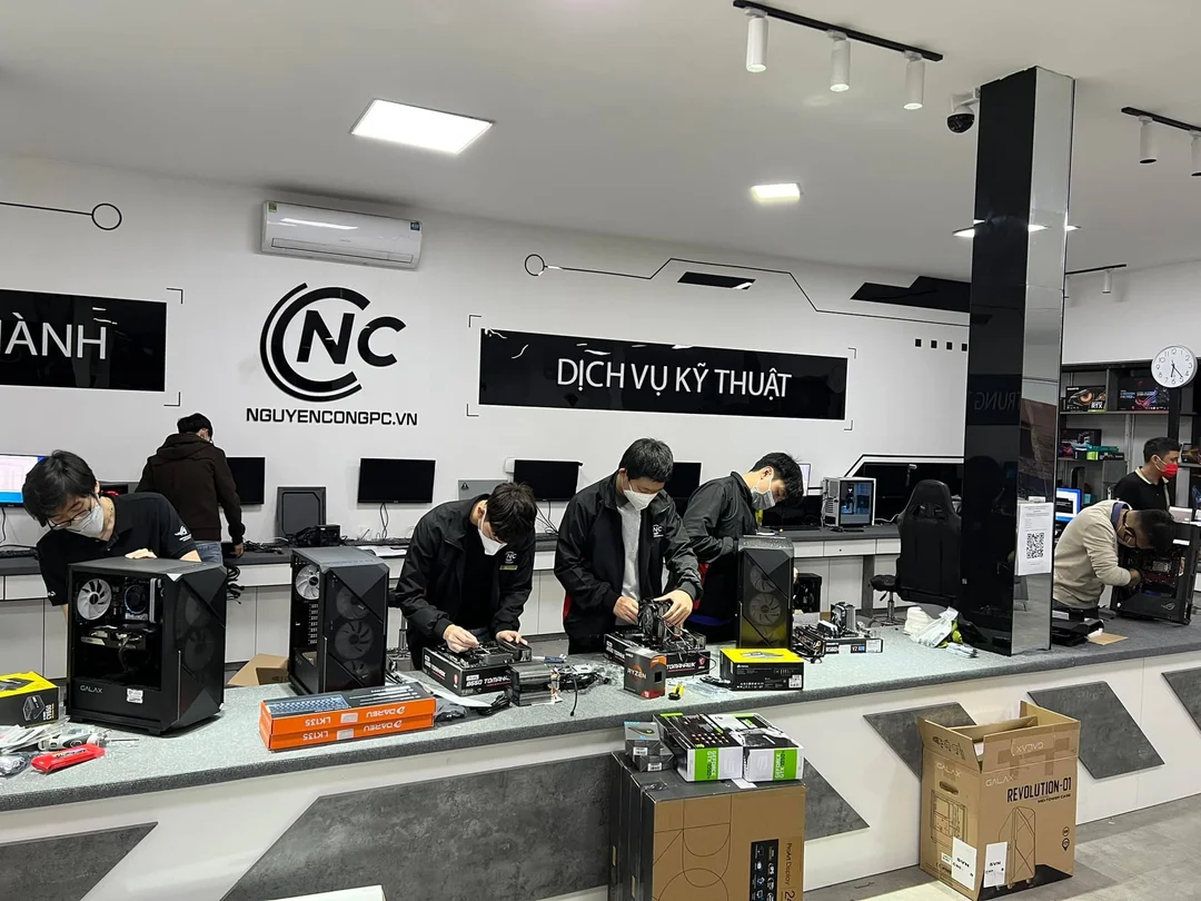 Làm khô màn hình laptop bị ẩm đúng cách tại bàn kỹ thuật Làm khô màn hình laptop bị ẩm đúng cách tại bàn kỹ thuật