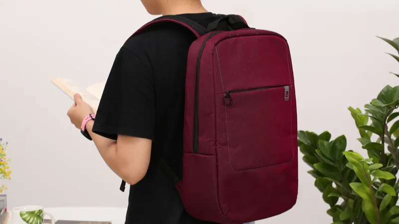Lựa chọn balo có ngăn chứa rộng và lớp đệm dày để bảo vệ laptop 15.6 inch hiệu quả