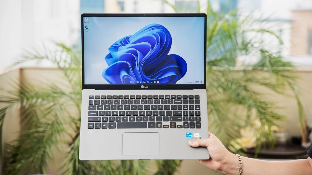 laptop 15 inch dài rộng bao nhiêu cm khi so với các cỡ khác