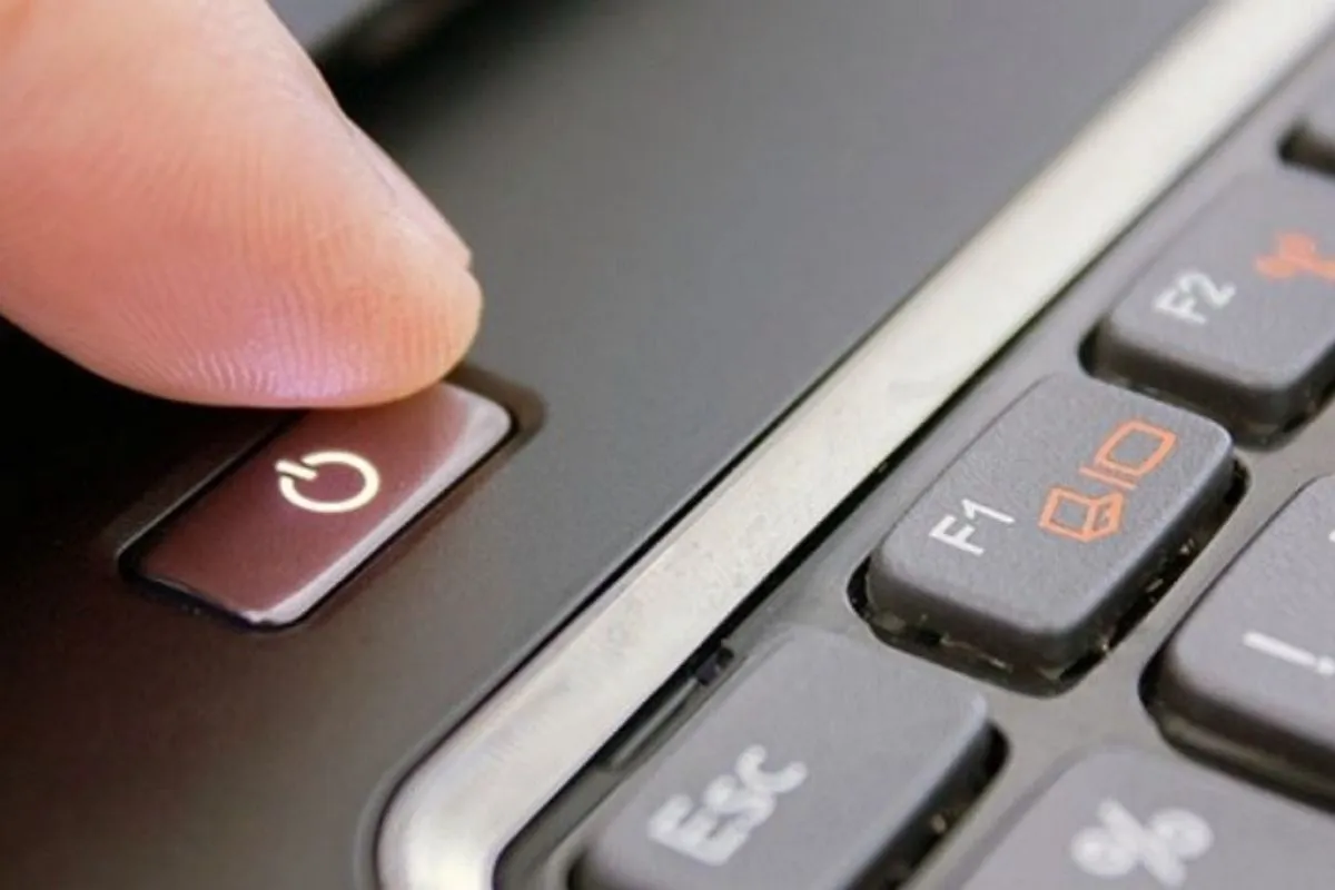 Sử dụng Advanced Boot Options để khắc phục sự cố bị treo Restarting bước 1 (Hình minh họa)