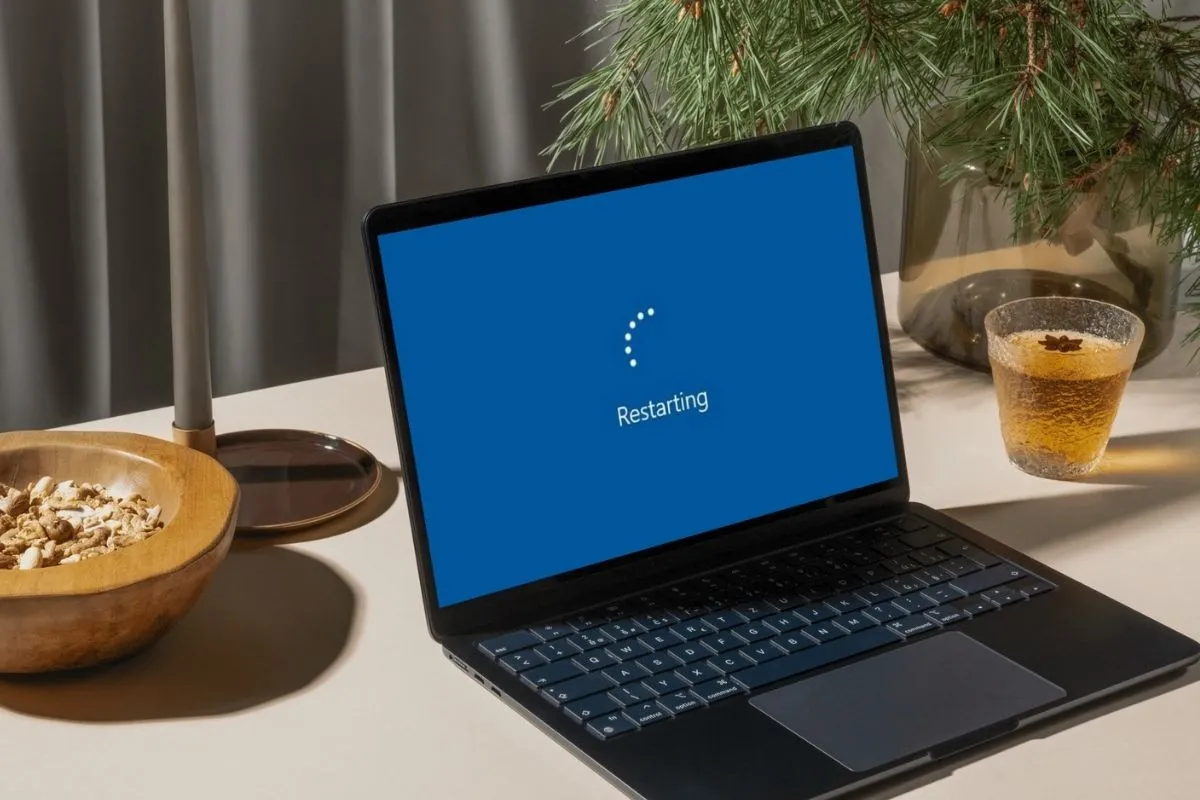 Kiểm tra nhiệt độ máy tính để khắc phục lỗi laptop bị treo Restarting bước 1 (Hình minh họa)