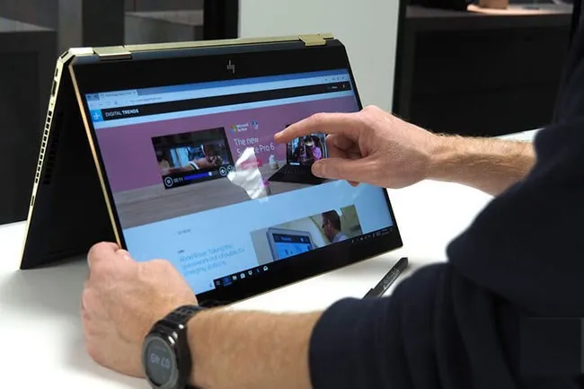 Laptop màn hình cảm ứng vỡ lâu dài thường xảy ra tình trạng màn hình không còn nhạy