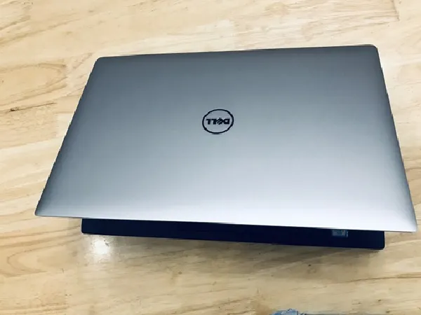 Laptop cũ chuyên đồ họa với cấu hình mạnh mẽ phục vụ công việc thiết kế chuyên nghiệp