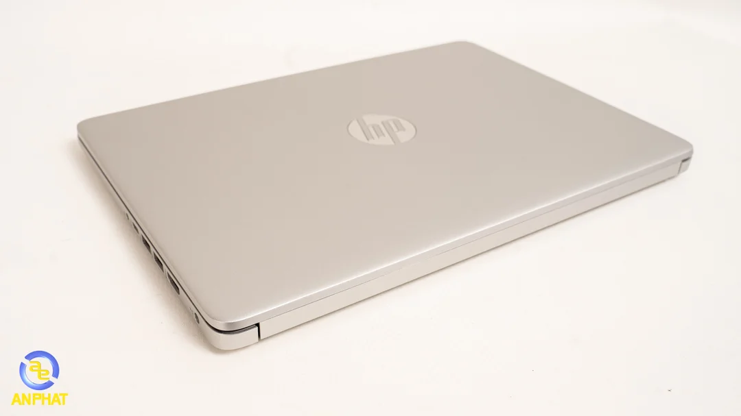 laptop dành cho học sinh cấp 3 cần vệ sinh và bảo trì định kỳ