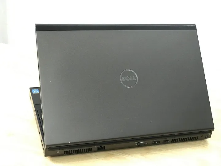 Laptop Dell Precision với thiết kế chuyên nghiệp và cấu hình mạnh mẽ