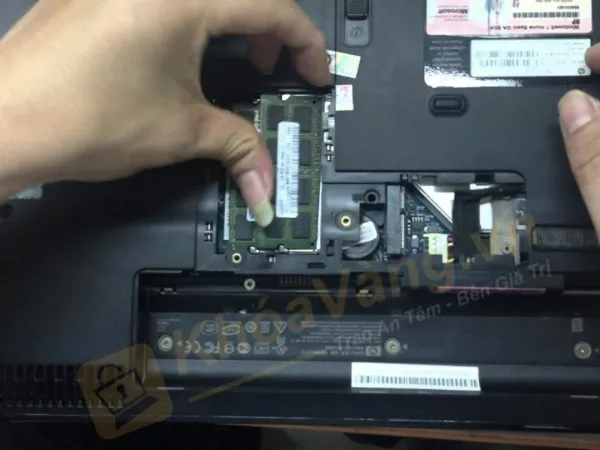 Sửa mainboard laptop là công việc đòi hỏi kỹ thuật cao và máy móc hiện đại