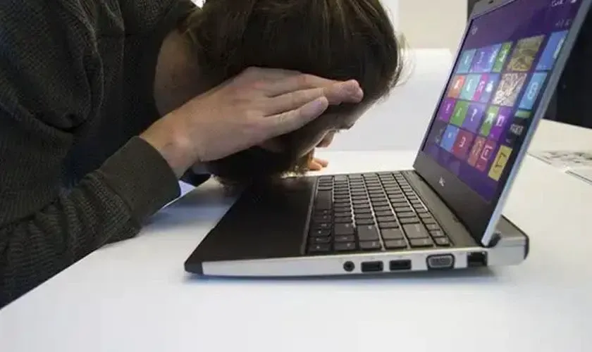 Laptop phát ra tiếng kêu rè rè cần được kiểm tra kỹ