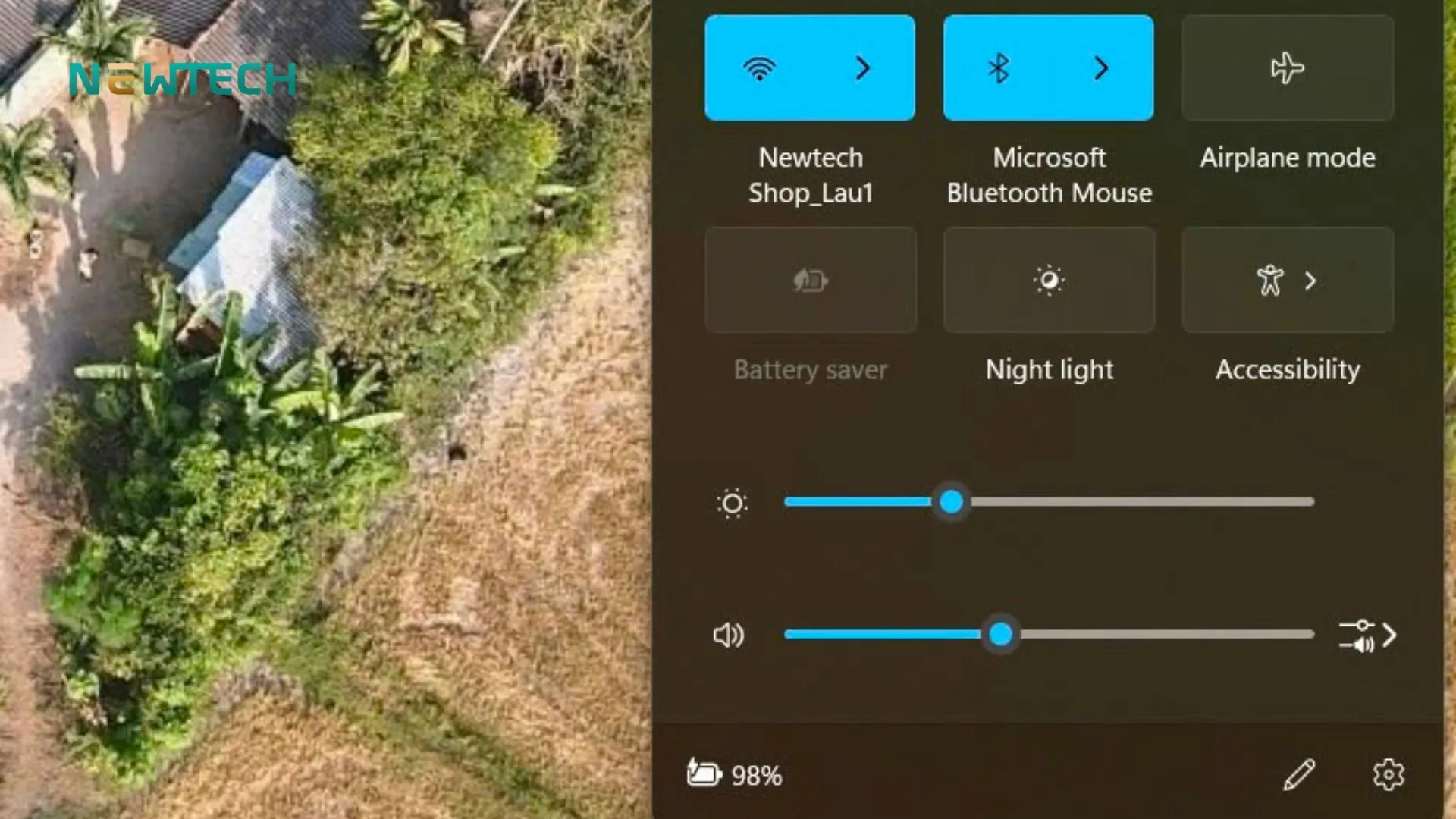 Kiểm tra phần trăm pin và thời gian sạc còn lại qua biểu tượng Taskbar