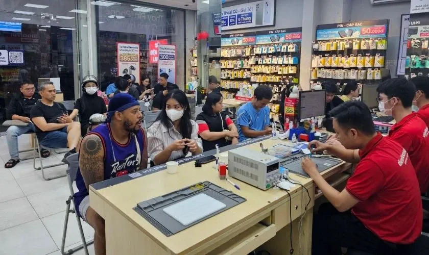 Mang thiết bị đến các trung tâm uy tín để nhờ kỹ thuật viên kiểm tra chi tiết