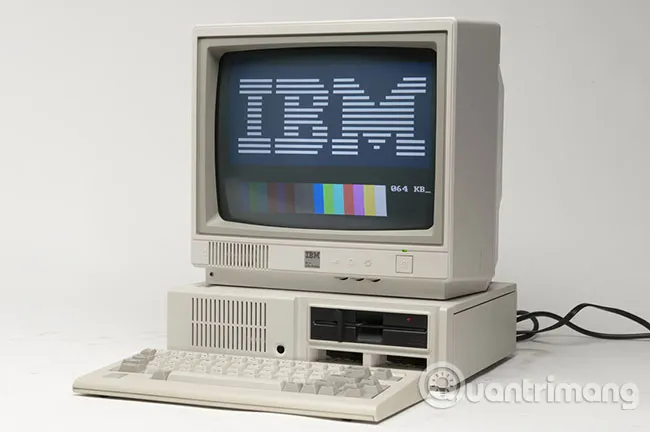 Máy tính IBM PC đầu tiên sử dụng hệ điều hành MS-DOS