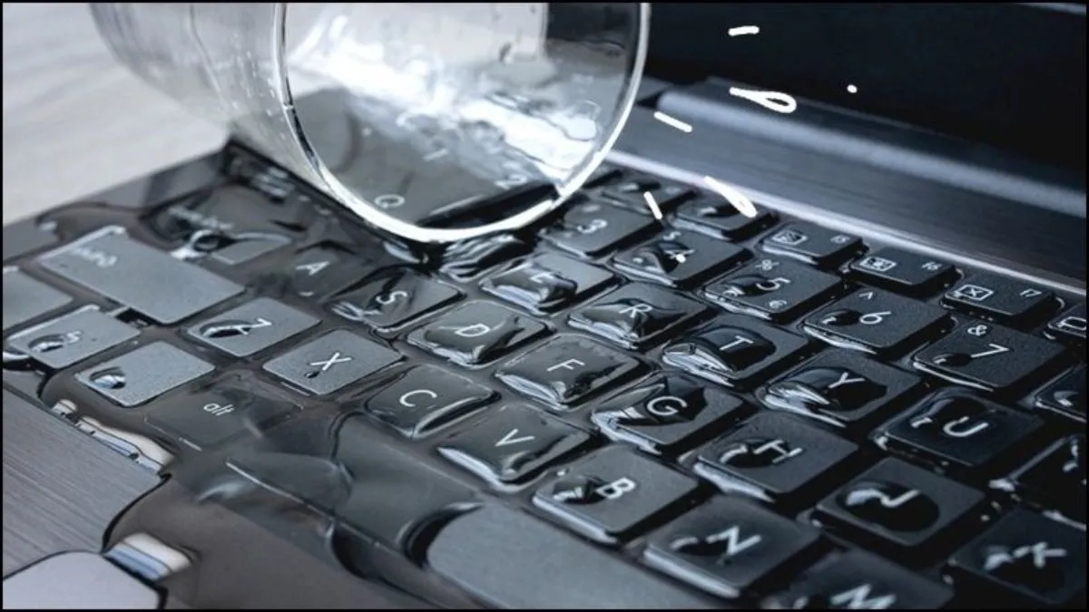 Nguyên nhân khách quan khiến màn hình laptop bị ẩm do môi trường có độ ẩm cao