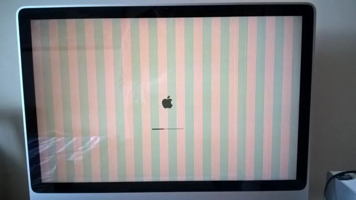 Kiểm tra lại chất lượng hiển thị sau khi đã xử lý màn hình laptop bị ẩm