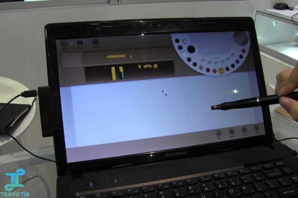 Màn hình cảm ứng ánh sáng chiếu qua