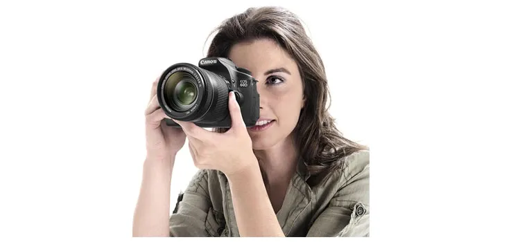 Màn hình xoay lật linh hoạt 3 inch trên Canon 60D