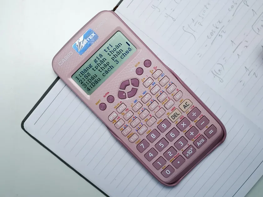 Máy tính Casio không lên nguồn do lỏng dây kết nối màn hình