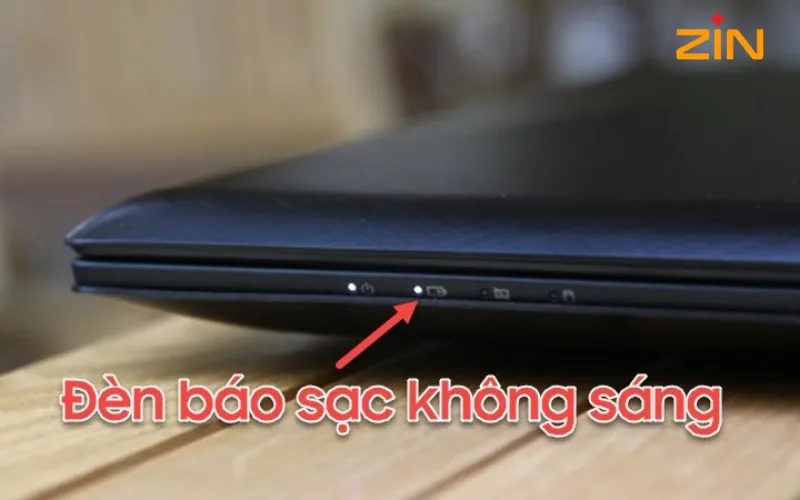 Kiểm tra thông tin trên nhãn sạc laptop HP