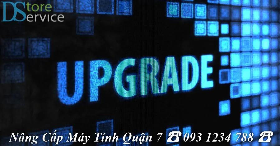 Kỹ thuật viên đang nâng cấp linh kiện tại cửa hàng sửa máy tính quận 7