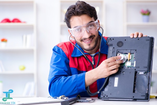 Kỹ thuật viên cũng ảnh hưởng đến giá thay màn hình máy tính Dell