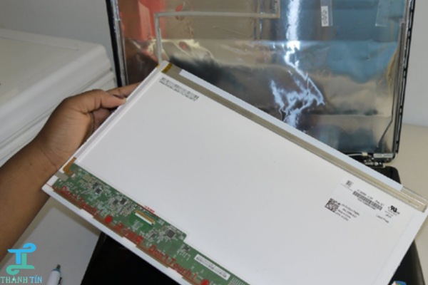 nguyen-nhan-cao-ap-laptop-hong Có nhiều nguyên nhân dẫn tới cao cáp màn hình hỏng