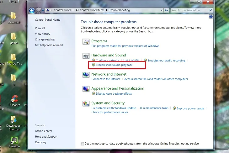 Bạn bấm chọn Hardware and Sound chọn Troubleshoot audio playback