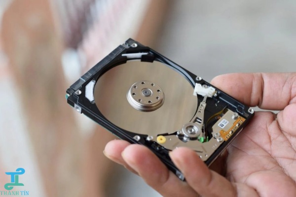 Sử dụng lâu dài khiến ổ cứng laptop kêu lạch cạch