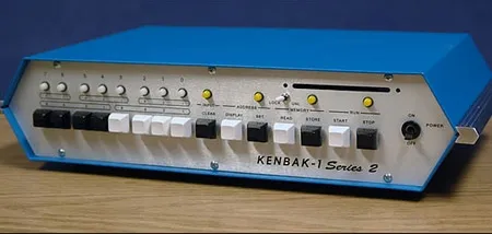 Máy tính cá nhân sơ khai Kenbak-1 với giao diện đèn nháy