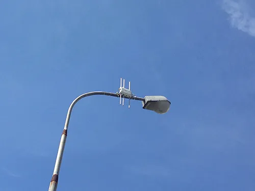 Trạm thu phát sóng WiFi công cộng lắp đặt trên cột đèn đường tại thành phố Đà Nẵng