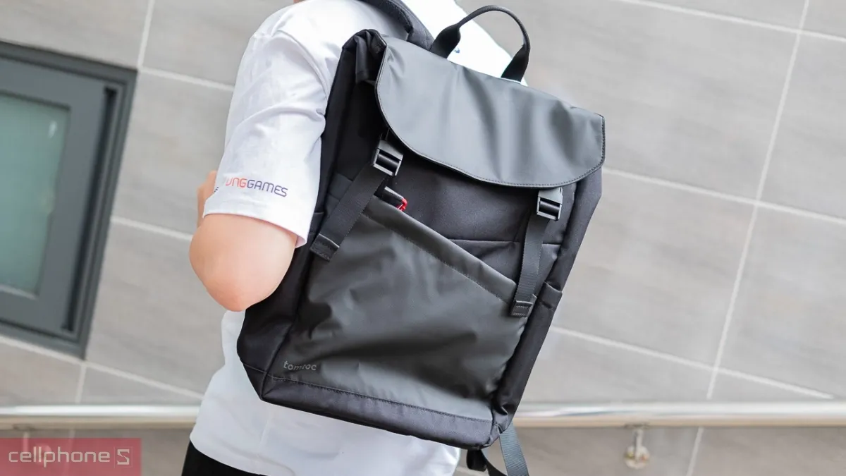 Đo kích thước laptop trước khi mua túi