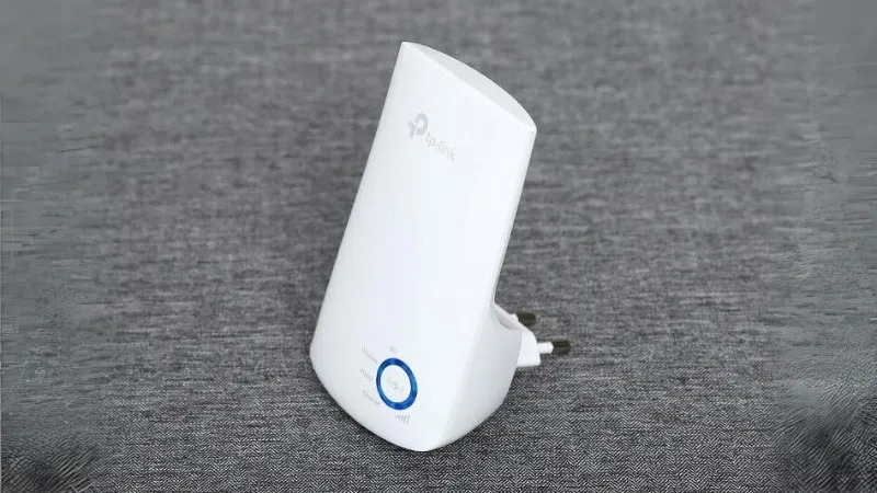 TP-Link TL-WA850RE với thiết kế cắm điện trực tiếp tiện lợi