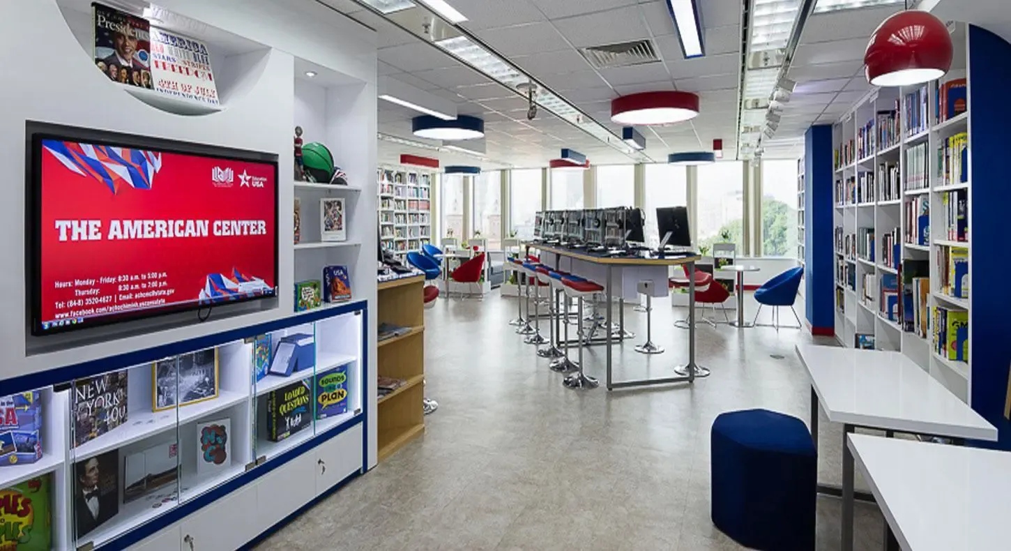 Thư viện Trung tâm Hoa Kỳ có nhiều đầu sách phong phú (Nguồn: Internet)