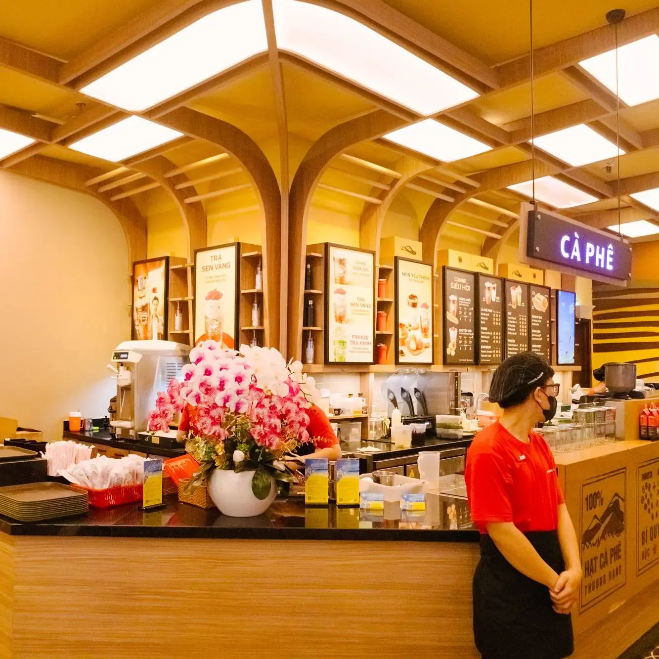 Trải nghiệm làm việc trong không gian sang trọng tại Highlands Coffee (Nguồn: Internet)