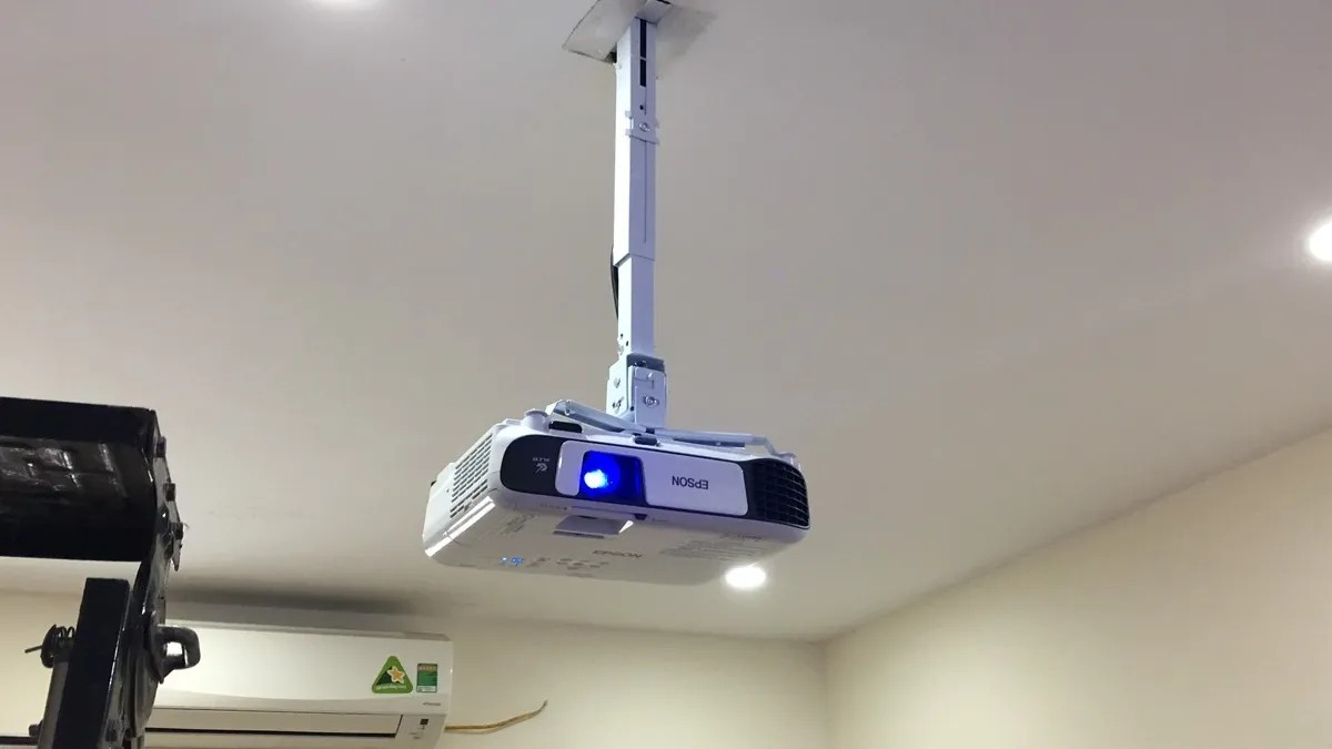 Sử dụng thiết bị ra giúp người dùng dễ dàng theo dõi và xử lý các tác vụ trên máy