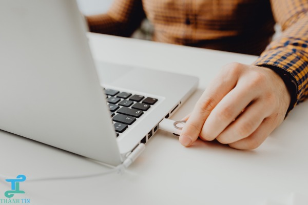 su-dung-usb-moi-khi-gap-loi-load-driver-khi-cai-win Dùng ổ đĩa hoặc USB mới nếu gặp lỗi load driver