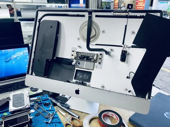 Không gian phòng kỹ thuật hiện đại của trung tâm sửa chữa