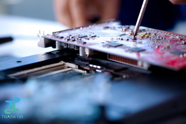 Chuyên gia kiểm tra và sửa máy tính