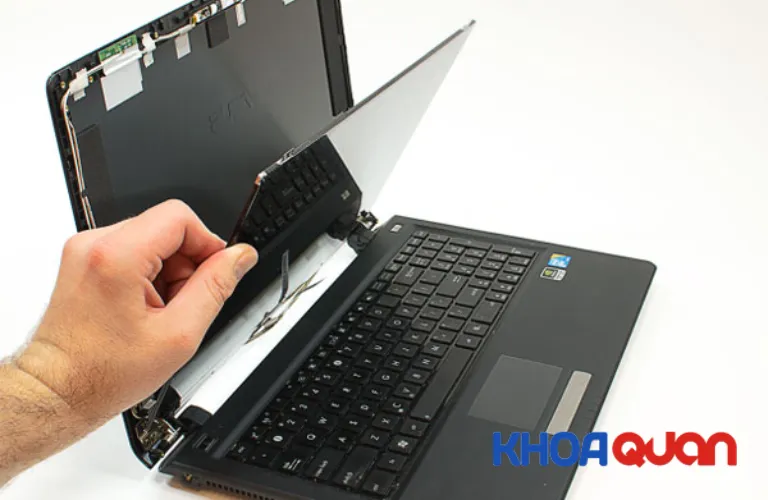 Sửa chữa thay màn hình laptop khi màn hình bị sọc màu hồng