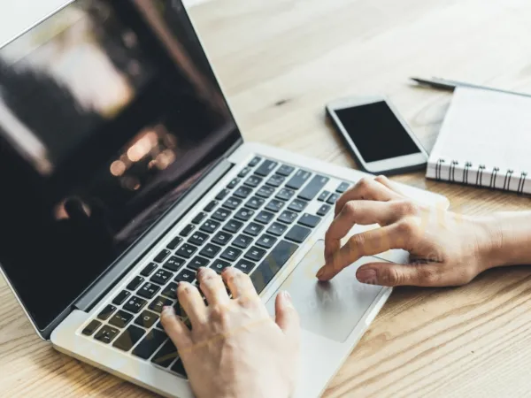 Vệ sinh RAM là cách sửa máy tính laptop không lên màn hình đơn giản nhất