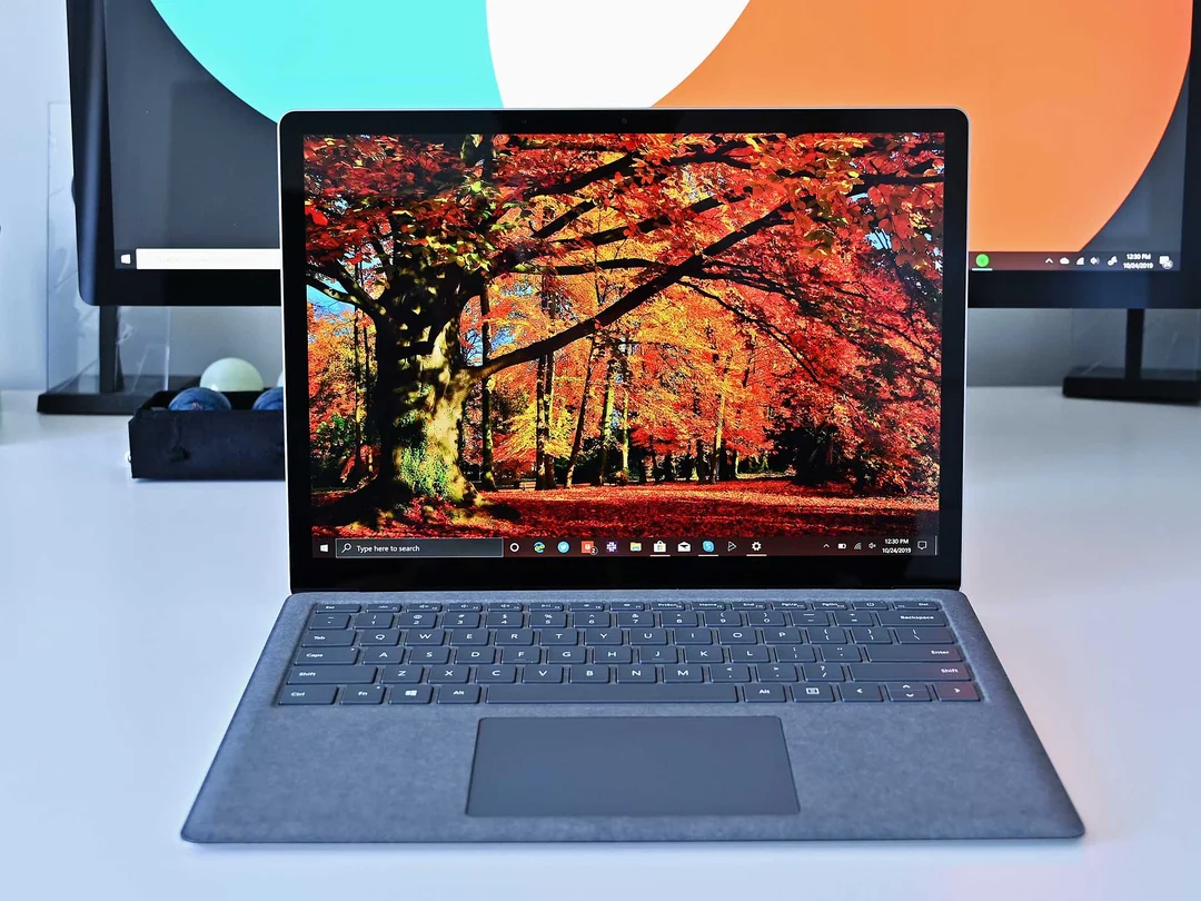 surface laptop 3 13.5 inch cạnh máy và cổng kết nối