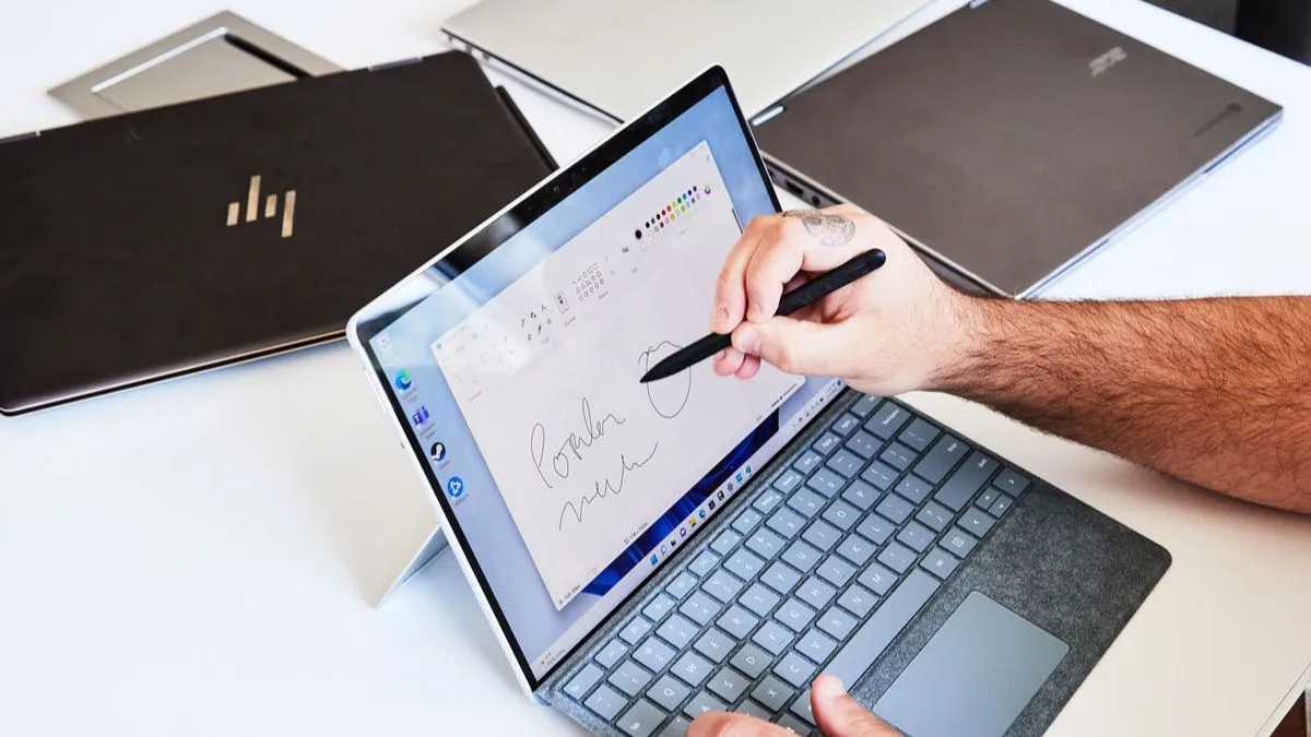 Tắt màn hình cảm ứng giúp tránh thao tác nhầm khi làm việc nhóm