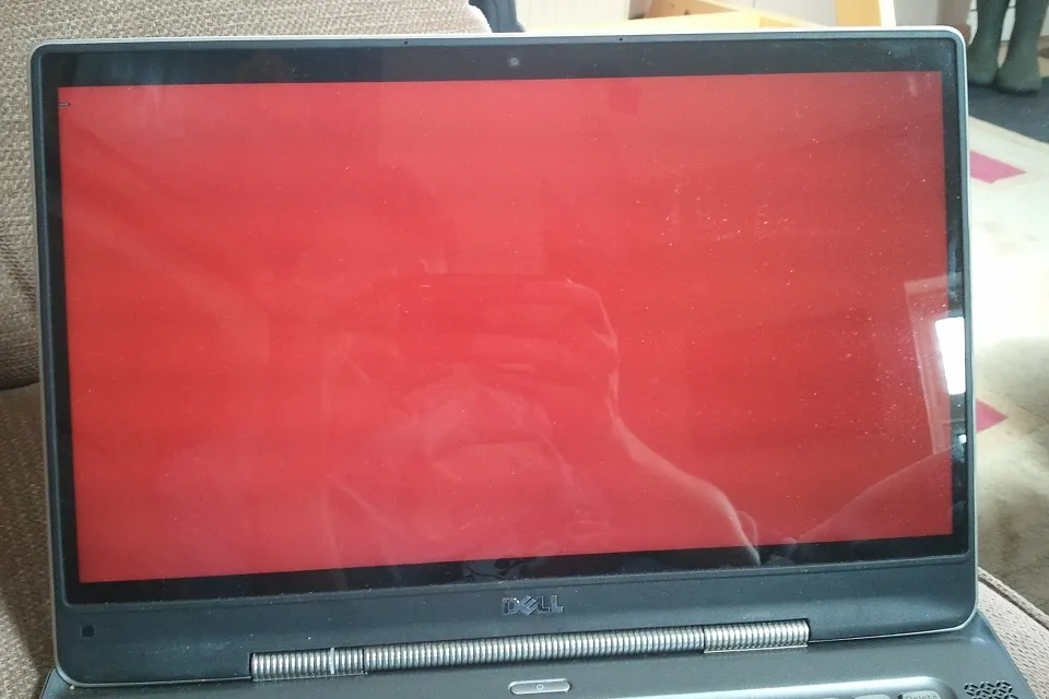 Màn hình laptop Dell bị chết màu