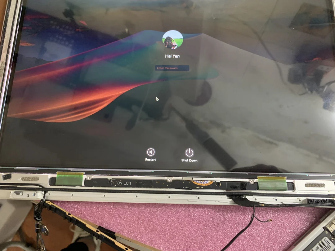 thay màn hình laptop hp bị sọc và cần kiểm tra giá