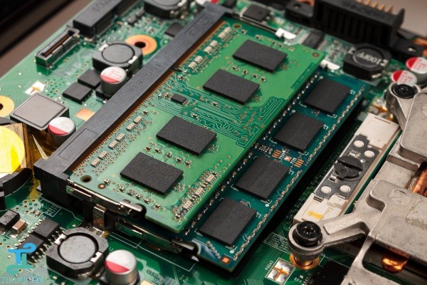 Cách sửa máy tính không lên màn hình Win 10 nhờ thay ổ RAM