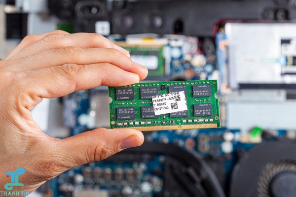 Thay RAM mới sau khi kiểm tra lỗi RAM