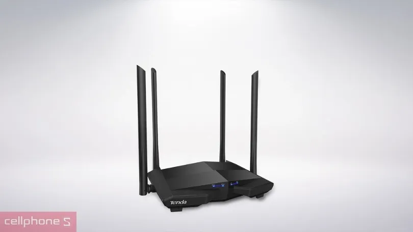 Router WiFi Tenda với nhiều ăng-ten tăng cường tín hiệu