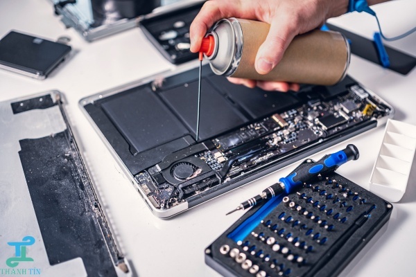 Thời gian thay pin laptop MSI chỉ từ 30-60 phút