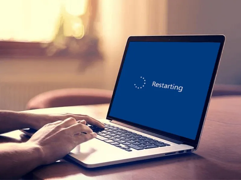 Thực hiện khởi động lại máy để xử lý lỗi nhẹ