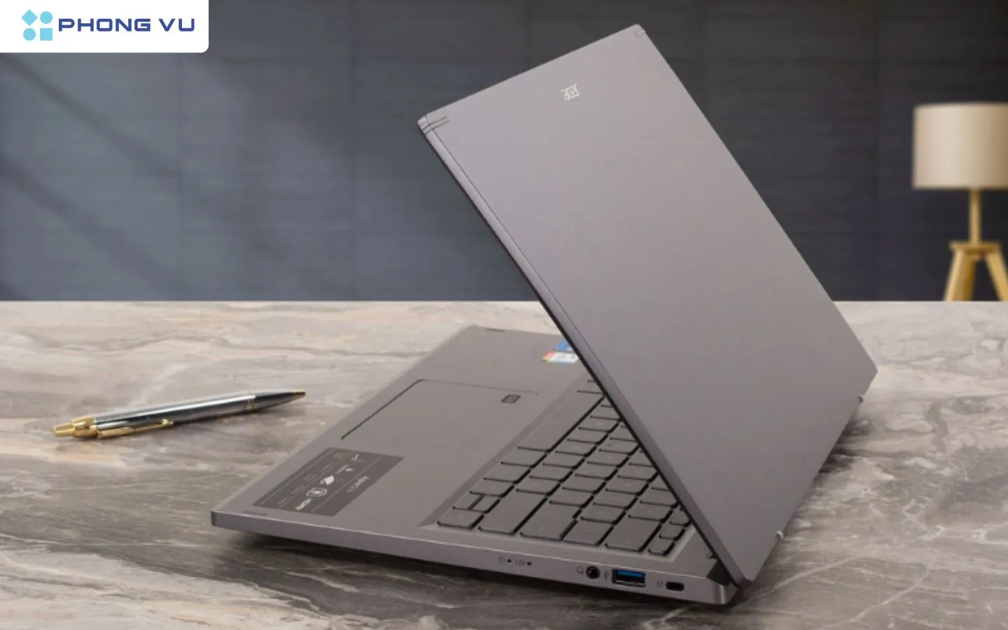 Pin laptop hiện đại có mạch bảo vệ an toàn khi sạc