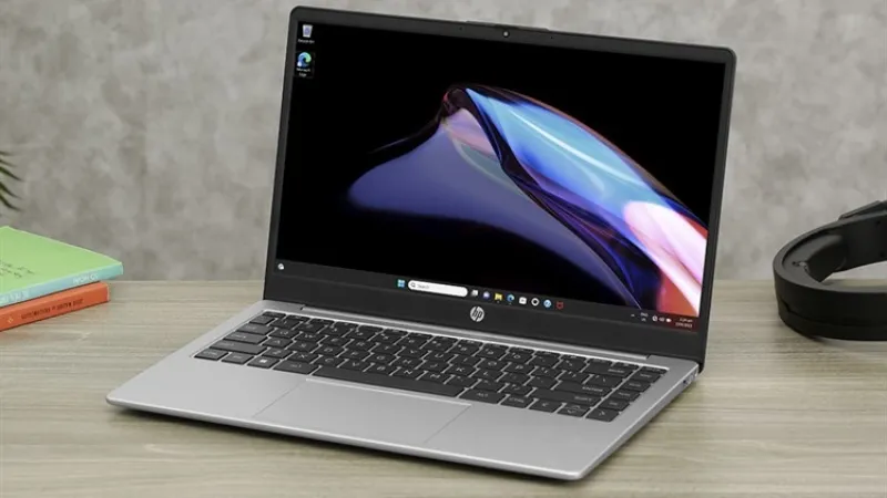 HP 245 G10 với màn hình chống chói hiệu quả