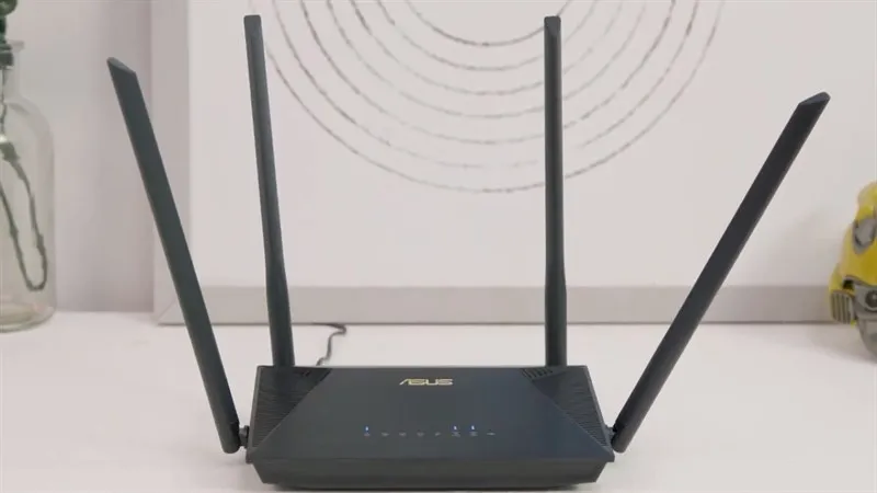 Router WiFi 6 Asus AX53U với thiết kế hiện đại và 4 ăng-ten ngoài